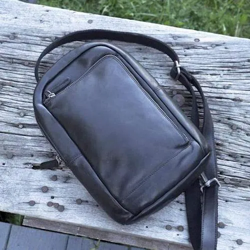 AUSTIN SLING BAG