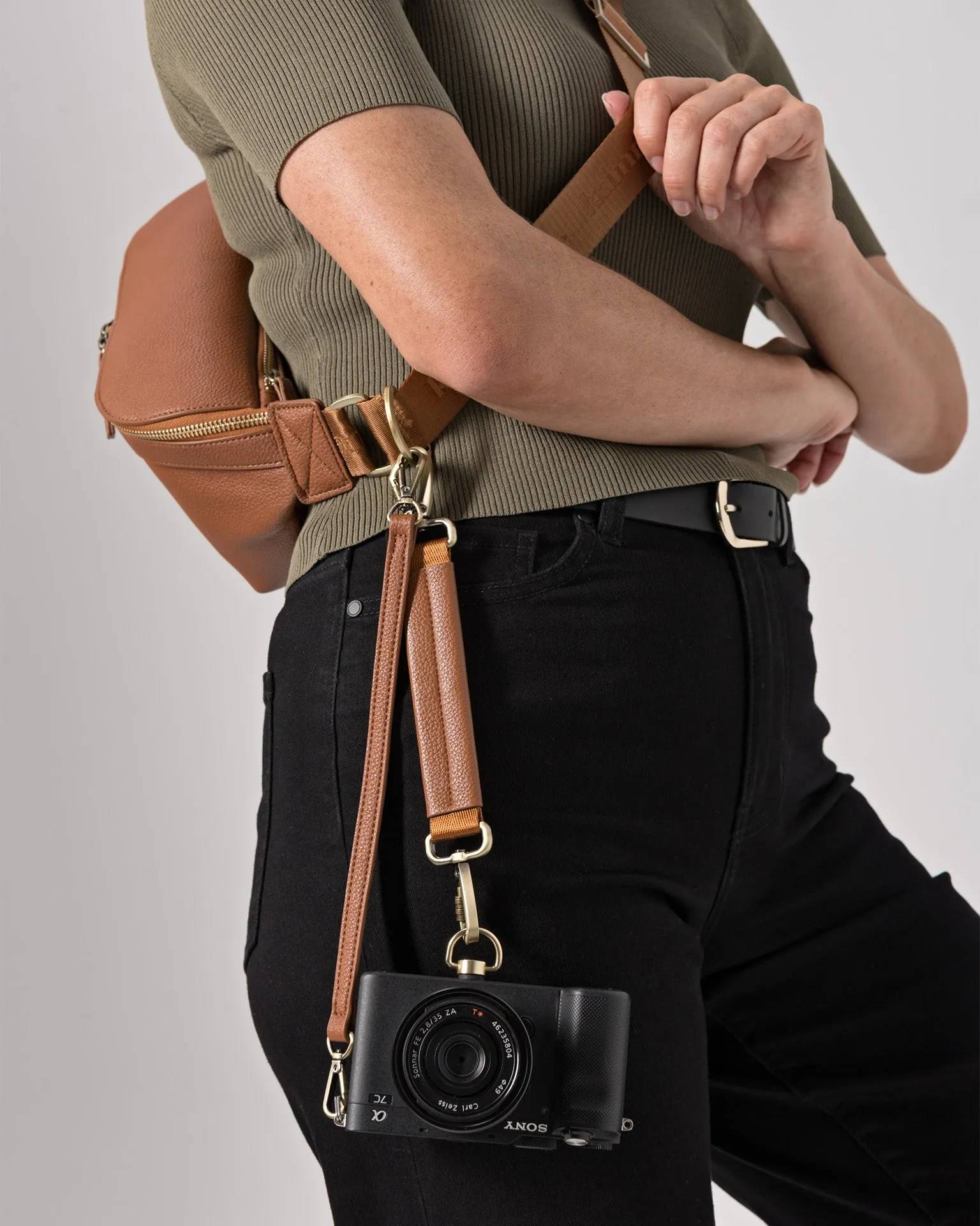 The Versa Camera Crossbody