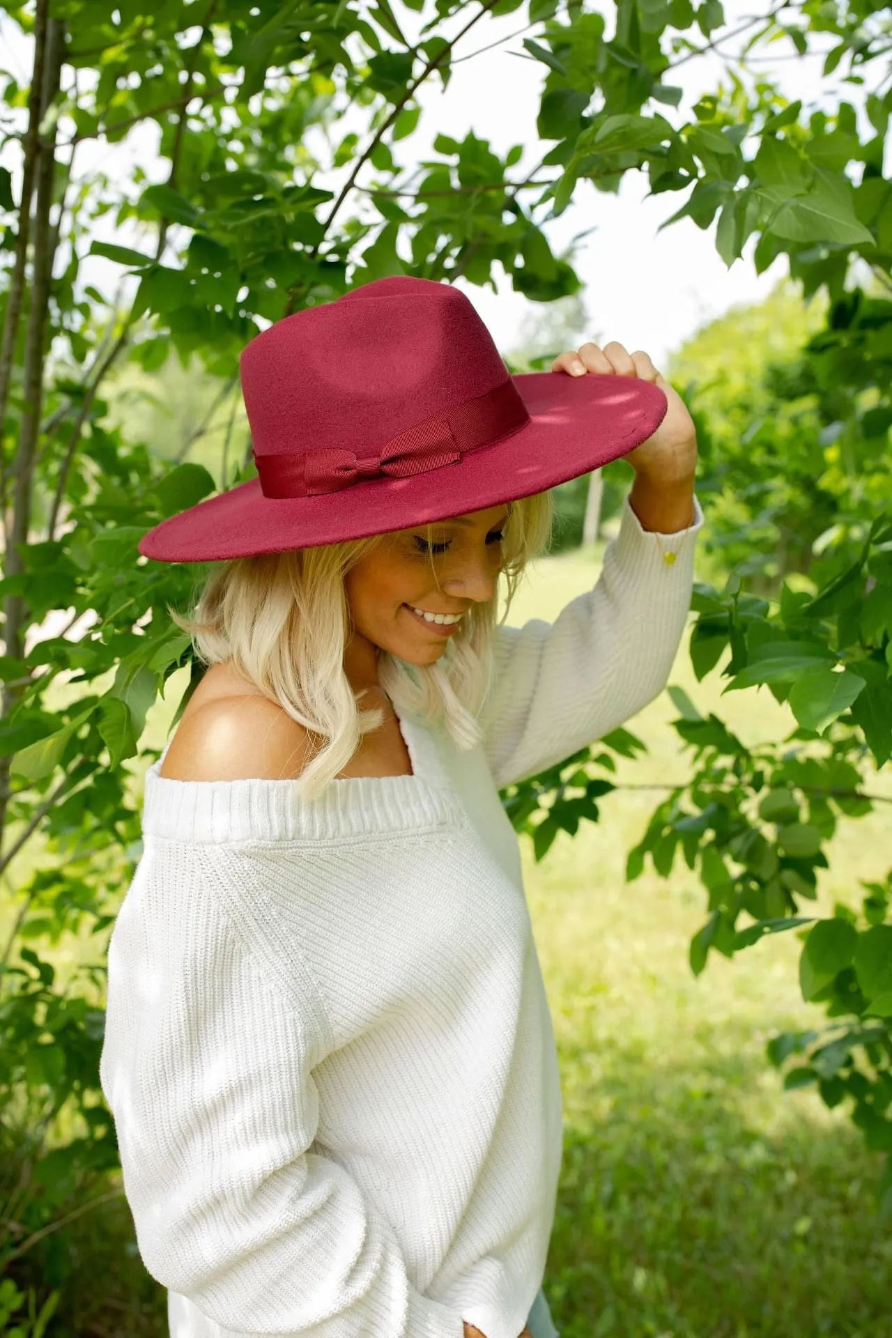 Wide brim hat